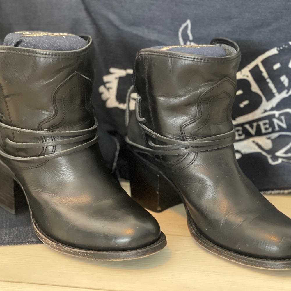 Freebird Casey ankle boot, Size 9, Black